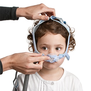 Pixi-pediatrická-nosní-maska-nošená-dětmi-resmed