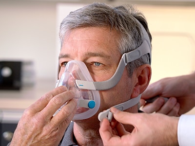 celoobličejová-CPAP-maska-pacienti-spánkové-apnoe-ResMed